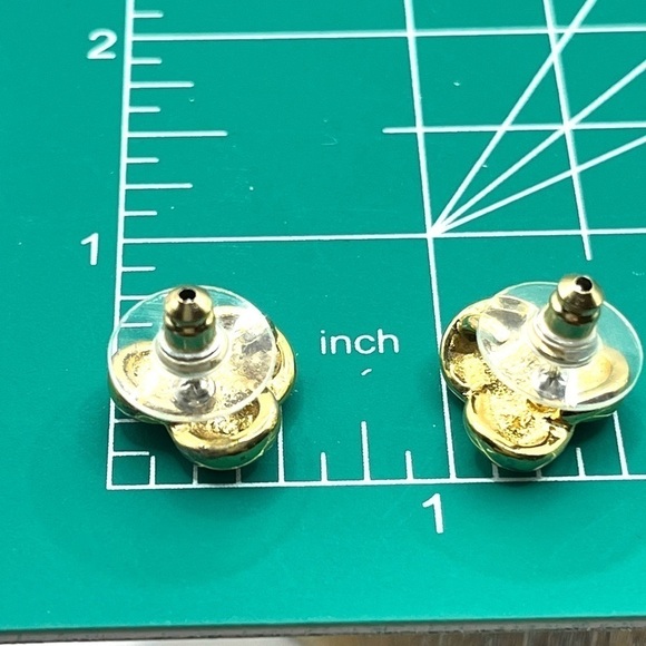 Love Knots stud earrings. Gold Tone vintage chunky 1/2” knots ❤️ symbolize love - Picture 6 of 6